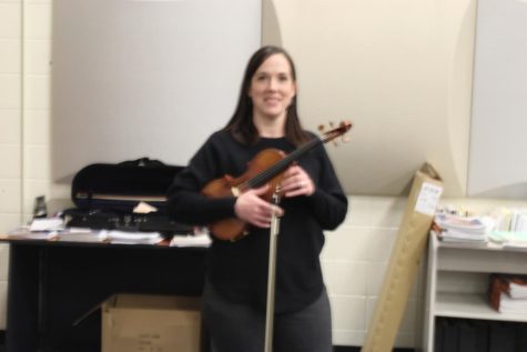 Heidi Gunderson holding a violin