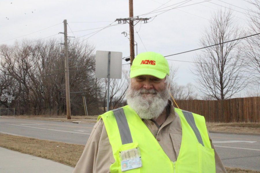 BREAKING NEWS: Dave Peavy District crossing guard hit by a car during his morning duties