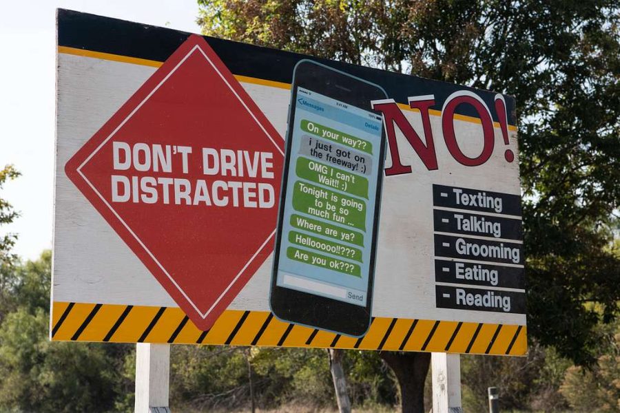 Safety tips to avoid distracted driving